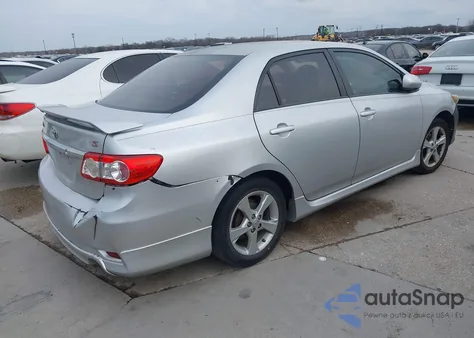 2011 Toyota Corolla S z USA, uszkodzony, nr VIN 2T1BU4EE2BC720112